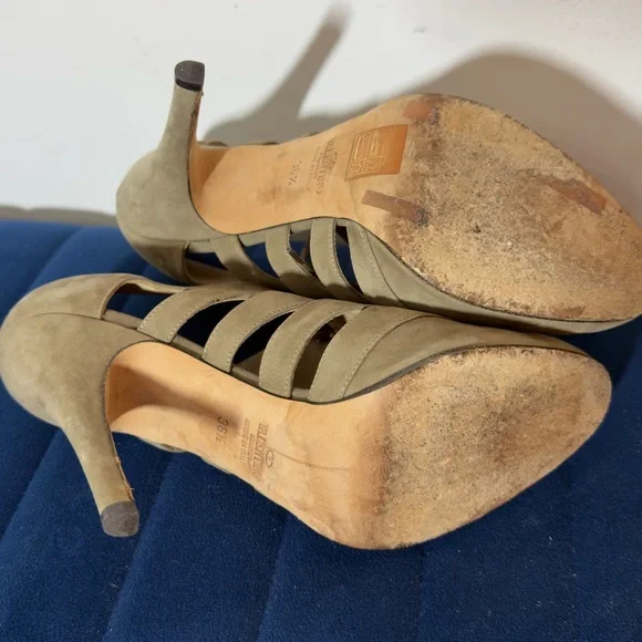 Valentino Vintage Tan Suede Cutout Accent d’Orsay Pump Heels, 6.5 - Picture 7 of 7
